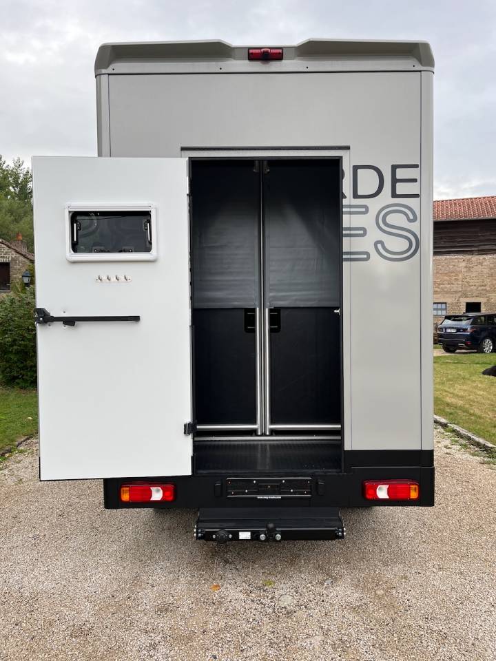 Furgoneta para caballos Iveco IVECO DAILY 35S210 HI-MATIC MSG STALLION LIGHT 2026 Nuevo
