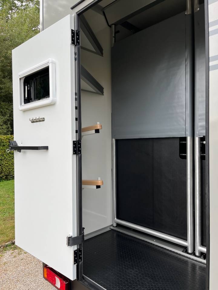 Furgoneta para caballos Iveco IVECO DAILY 35S210 HI-MATIC MSG STALLION LIGHT 2026 Nuevo