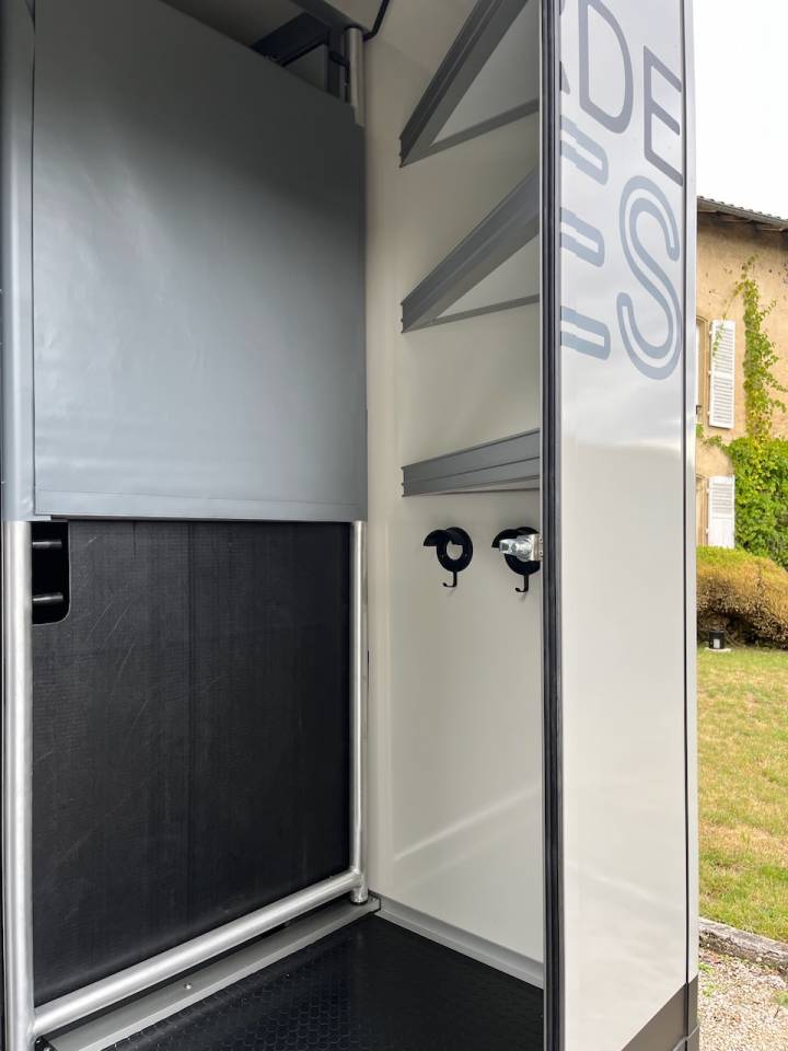 Furgoneta para caballos Iveco IVECO DAILY 35S210 HI-MATIC MSG STALLION LIGHT 2026 Nuevo