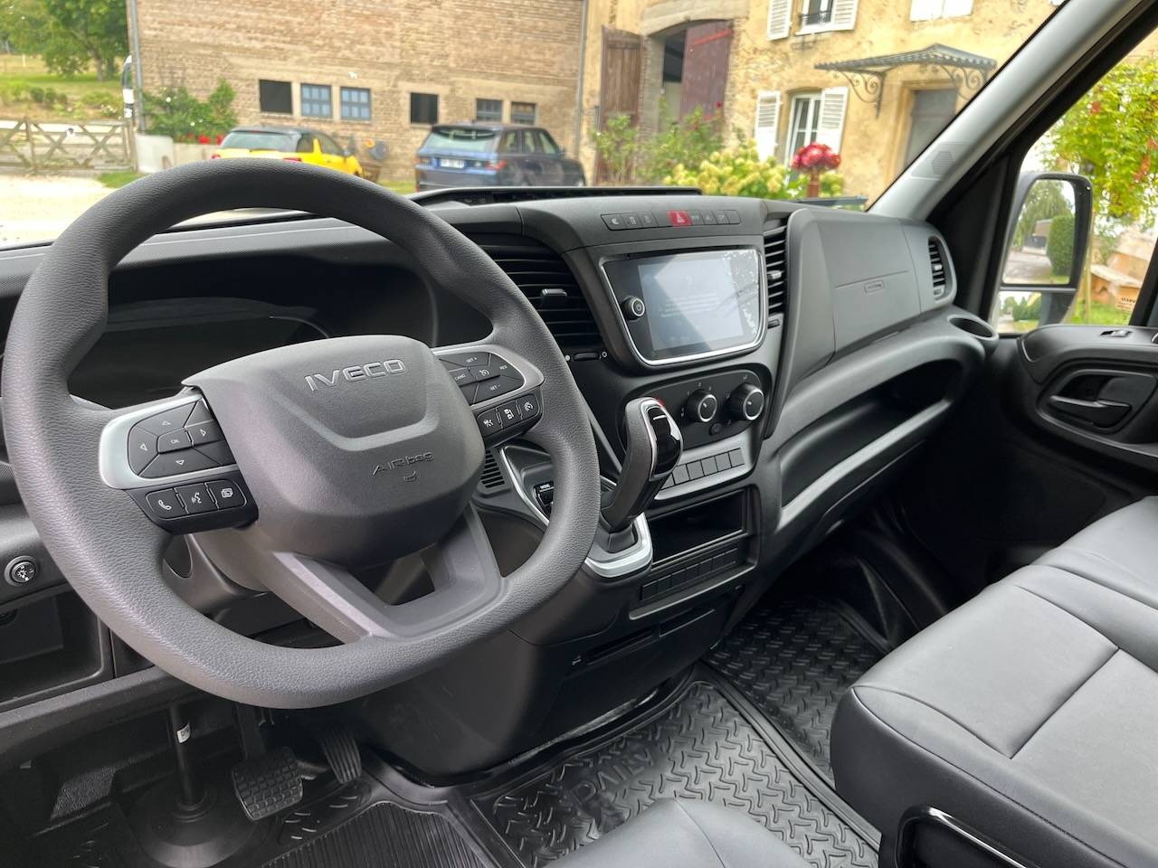 Furgoneta para caballos Iveco IVECO DAILY 35S210 HI-MATIC MSG STALLION LIGHT 2026 Nuevo
