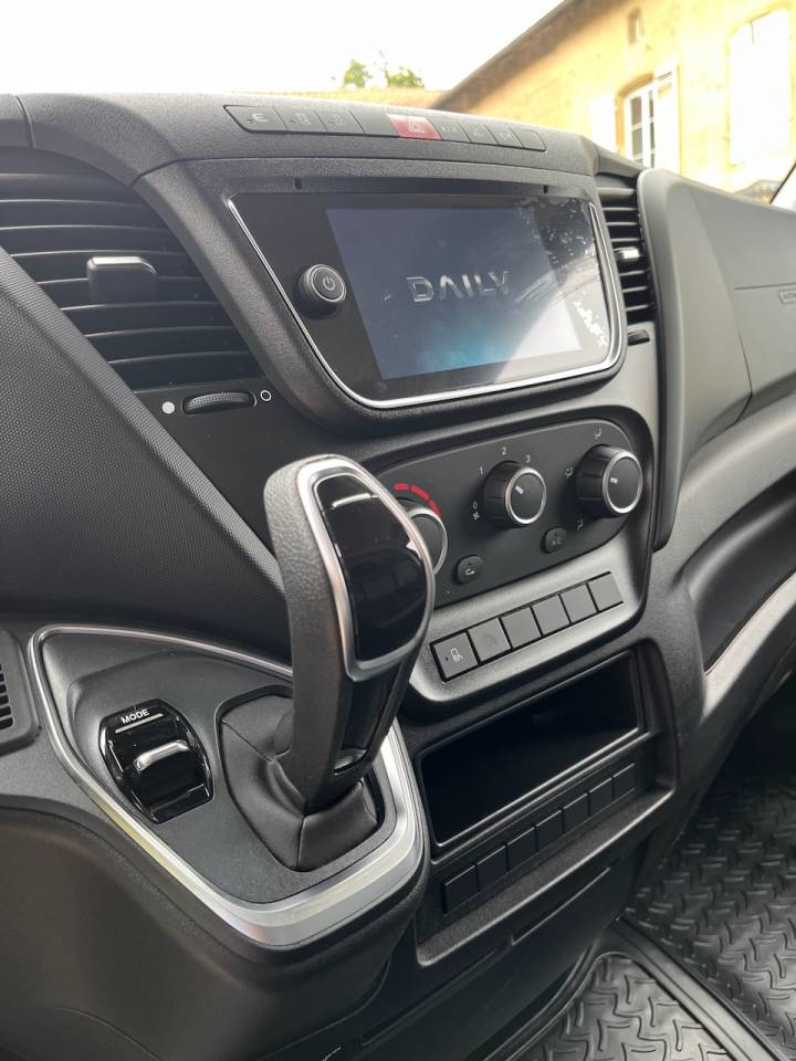 Furgoneta para caballos Iveco IVECO DAILY 35S210 HI-MATIC MSG STALLION LIGHT 2026 Nuevo