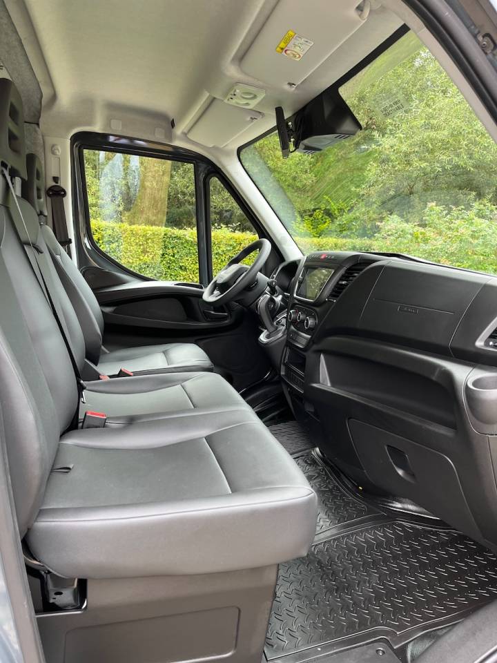 Furgoneta para caballos Iveco IVECO DAILY 35S210 HI-MATIC MSG STALLION LIGHT 2026 Nuevo
