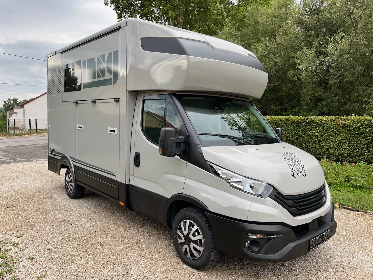 Furgoneta para caballos Iveco IVECO DAILY 35S210 HI-MATIC MSG STALLION LIGHT 2026 Nuevo