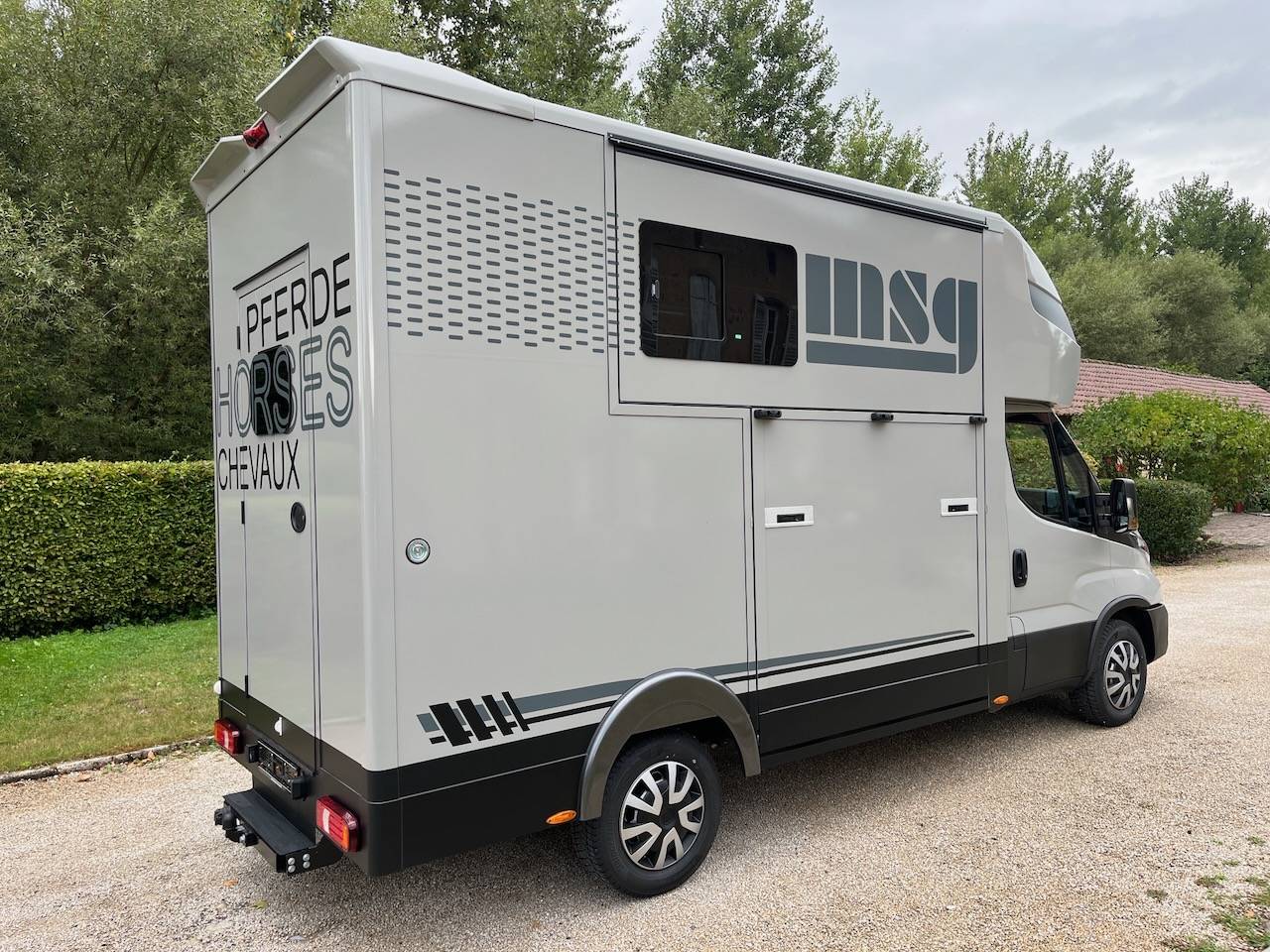 Furgoneta para caballos Iveco IVECO DAILY 35S210 HI-MATIC MSG STALLION LIGHT 2026 Nuevo