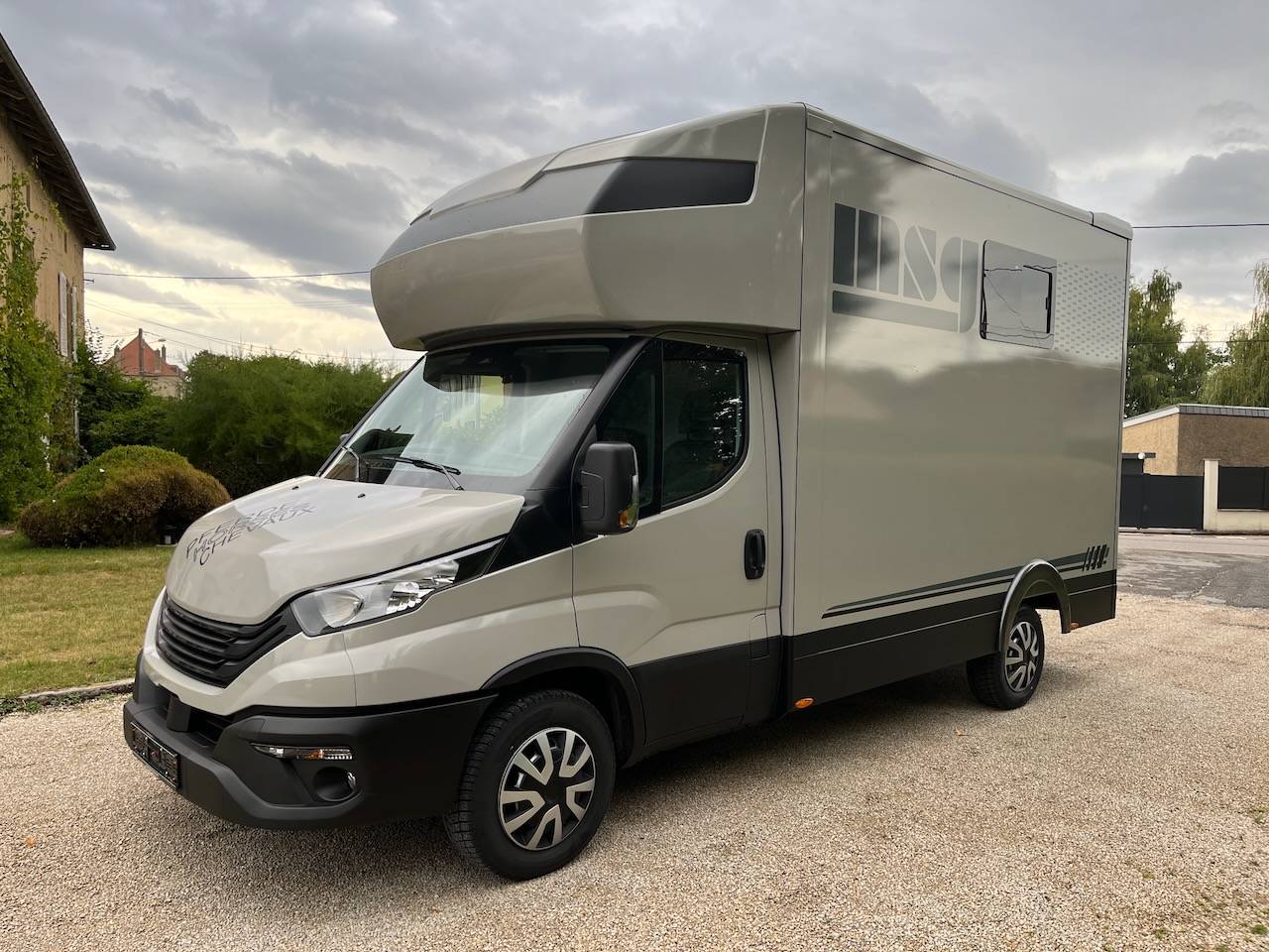 Furgoneta para caballos Iveco IVECO DAILY 35S210 HI-MATIC MSG STALLION LIGHT 2026 Nuevo