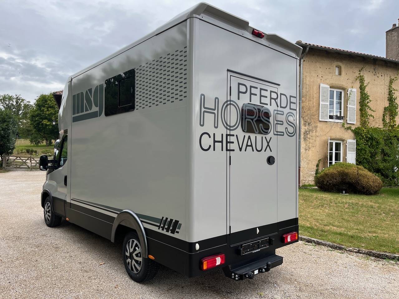 Furgoneta para caballos Iveco IVECO DAILY 35S210 HI-MATIC MSG STALLION LIGHT 2026 Nuevo