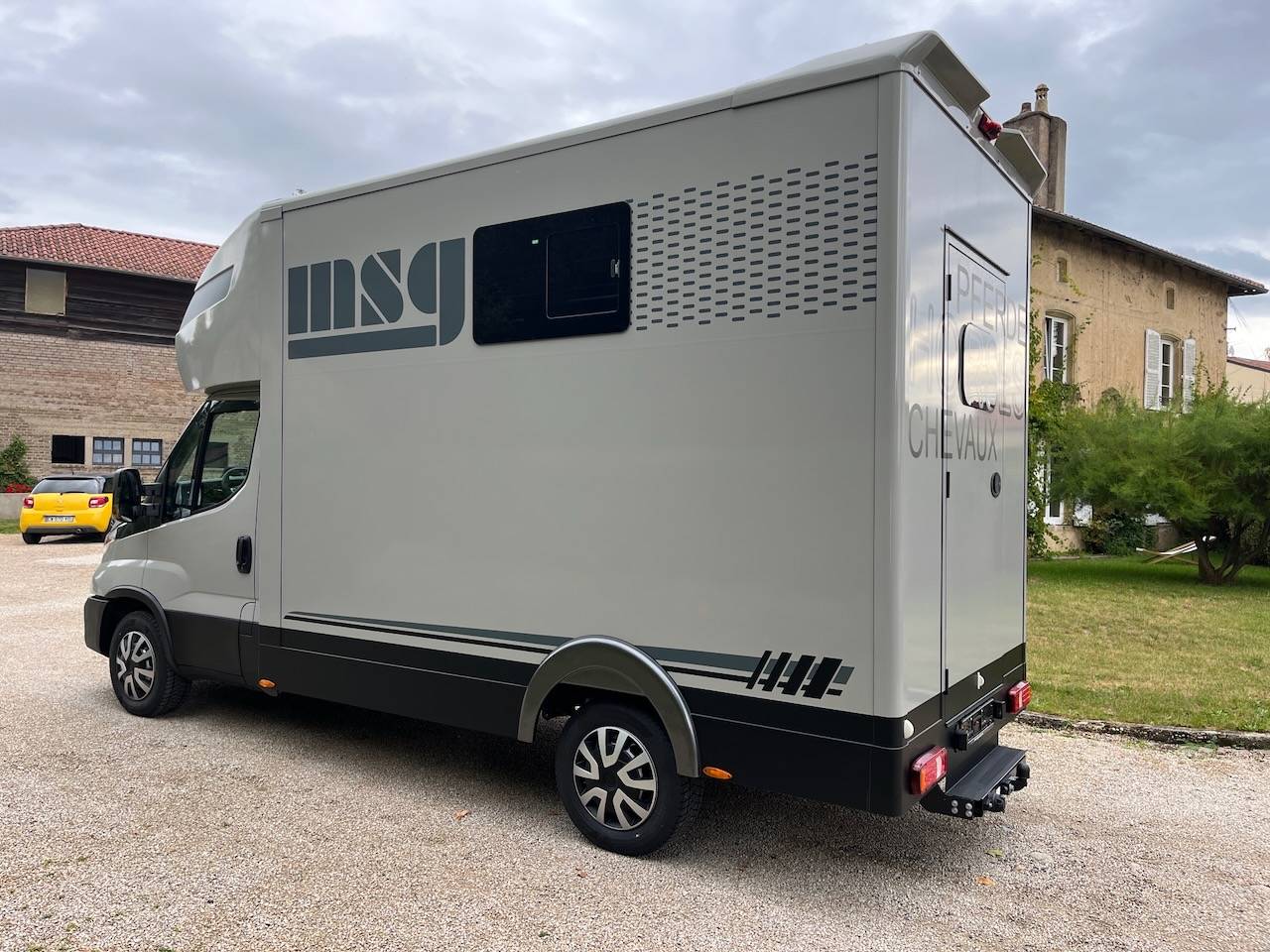 Furgoneta para caballos Iveco IVECO DAILY 35S210 HI-MATIC MSG STALLION LIGHT 2026 Nuevo