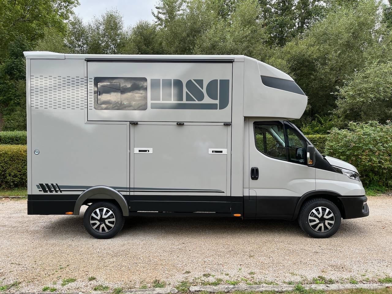 Furgoneta para caballos Iveco IVECO DAILY 35S210 HI-MATIC MSG STALLION LIGHT 2026 Nuevo