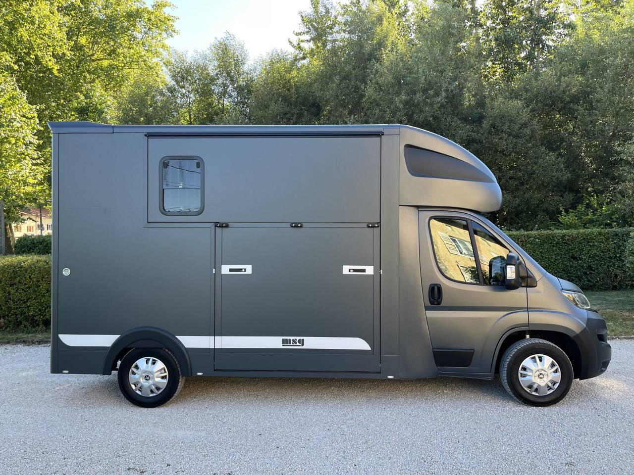 Furgoneta para caballos Peugeot PEUGEOT BOXER BLUEHDI 165 MSG STALLION LIGHT 2025 De segunda mano