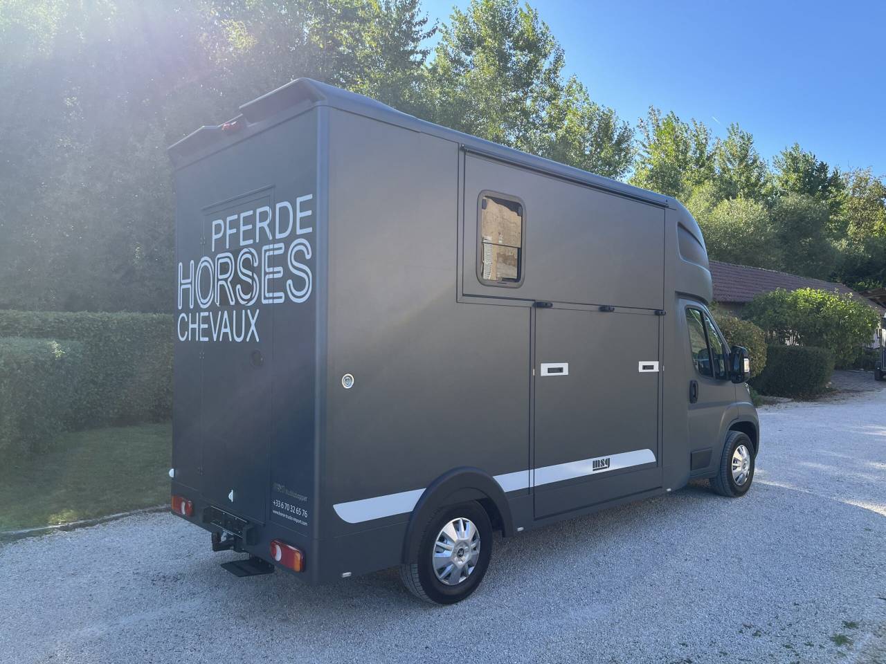 Furgoneta para caballos Peugeot PEUGEOT BOXER BLUEHDI 165 MSG STALLION LIGHT 2025 De segunda mano