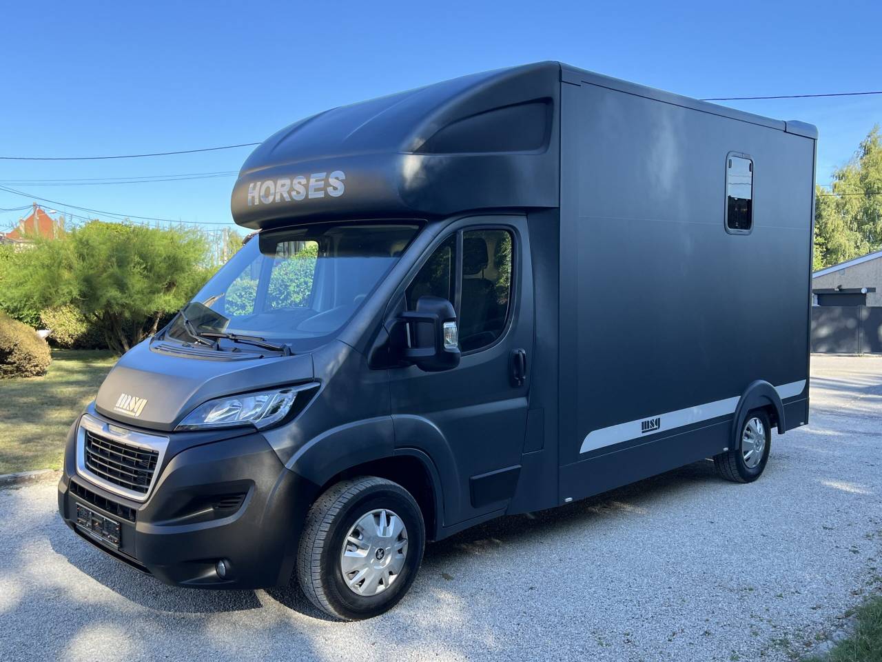 Furgoneta para caballos Peugeot PEUGEOT BOXER BLUEHDI 165 MSG STALLION LIGHT 2025 De segunda mano