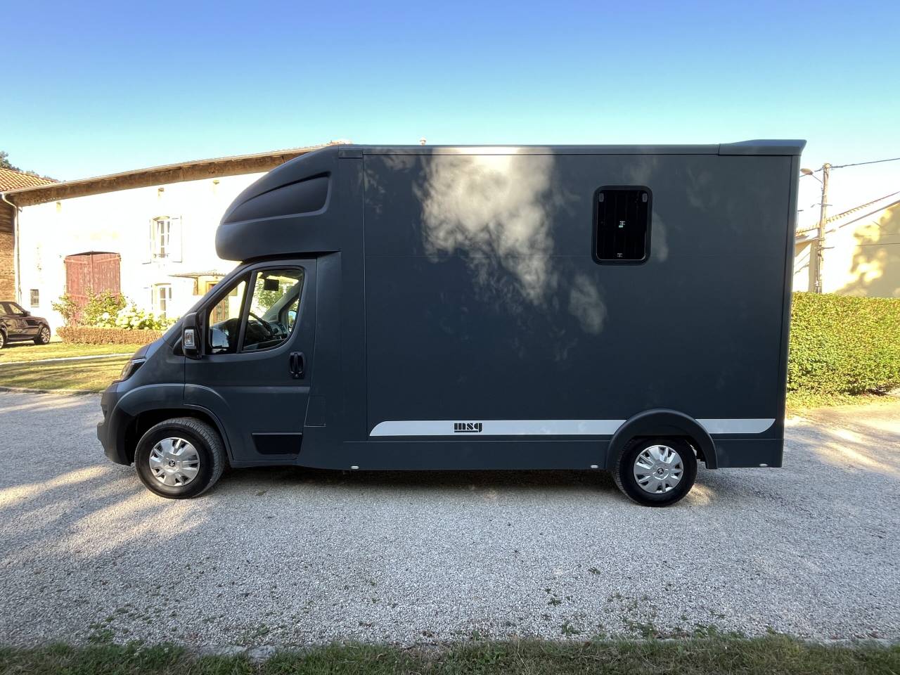 Furgoneta para caballos Peugeot PEUGEOT BOXER BLUEHDI 165 MSG STALLION LIGHT 2025 De segunda mano