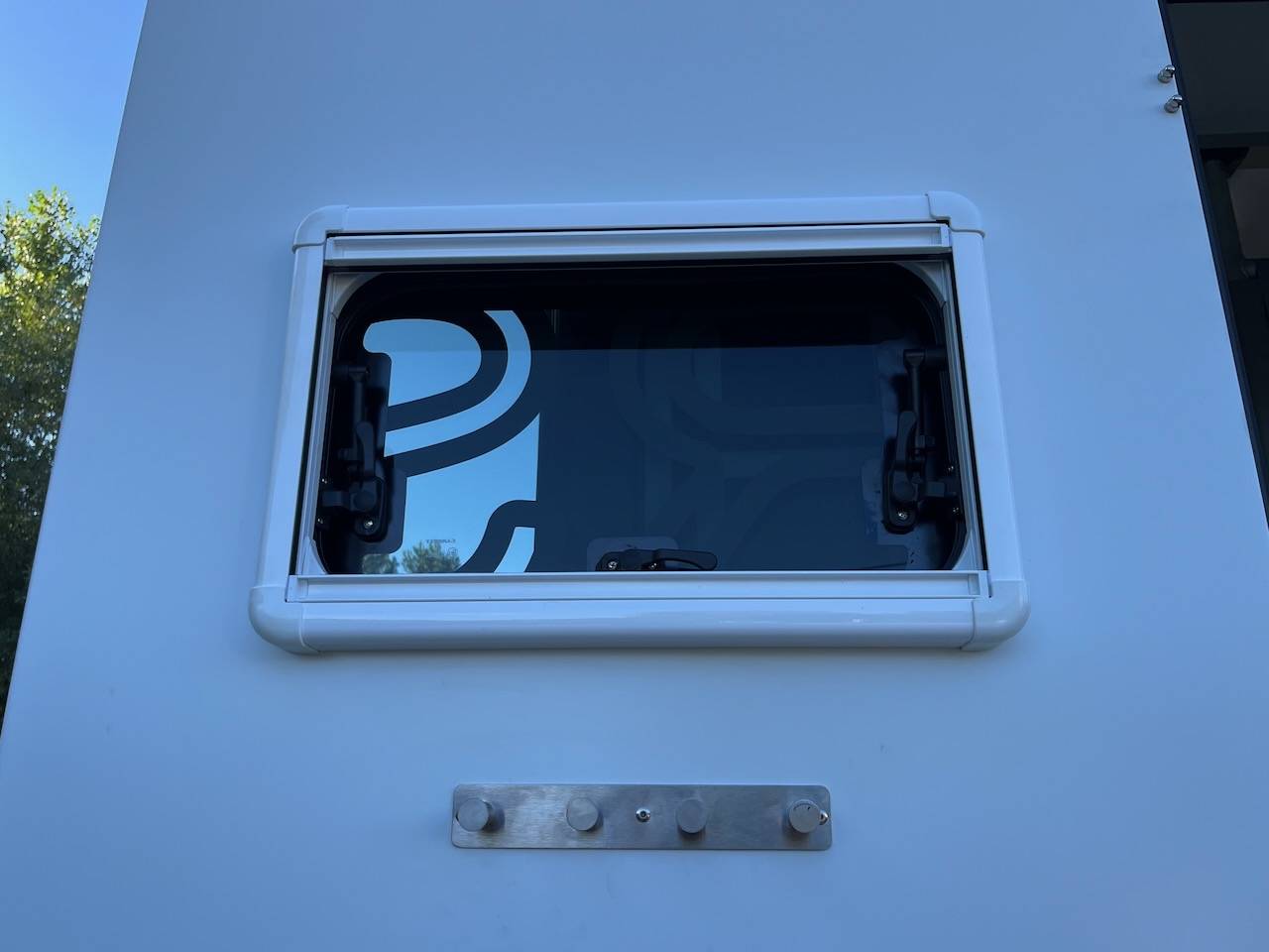 Furgoneta para caballos Peugeot PEUGEOT BOXER BLUEHDI 165 MSG STALLION LIGHT  De segunda mano