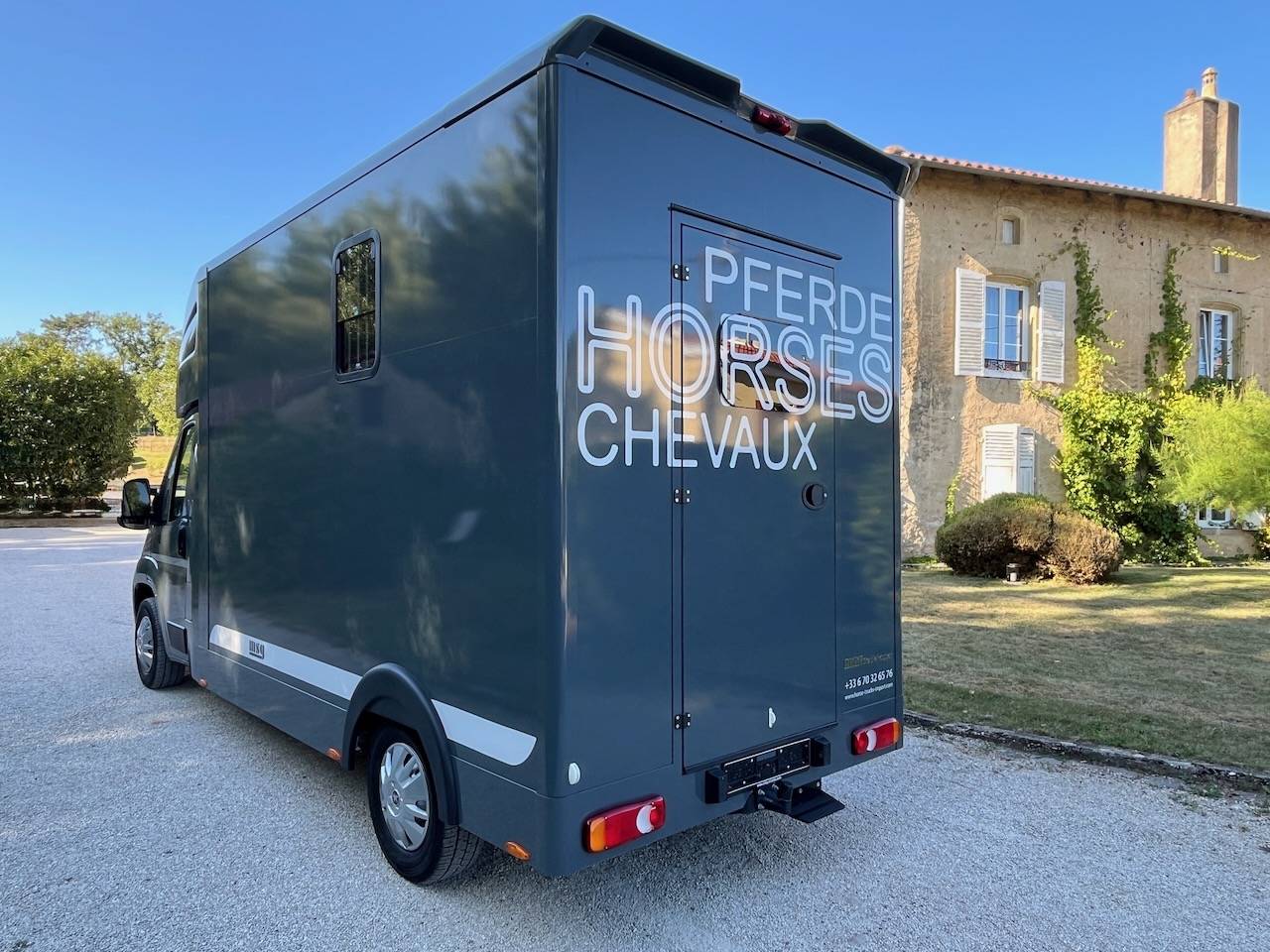 Furgoneta para caballos Peugeot PEUGEOT BOXER BLUEHDI 165 MSG STALLION LIGHT  De segunda mano