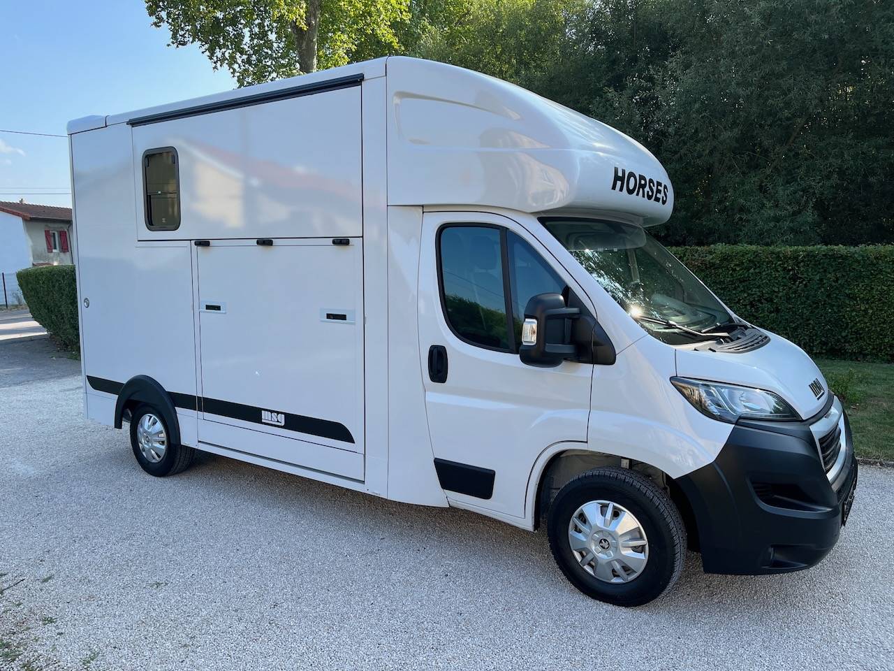 Furgoneta para caballos Peugeot PEUGEOT BOXER BLUEHDI 165 MSG STALLION LIGHT 2025 De segunda mano