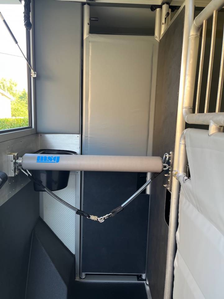 Furgoneta para caballos Peugeot PEUGEOT BOXER BLUEHDI 165 MSG STALLION LIGHT 2025 De segunda mano