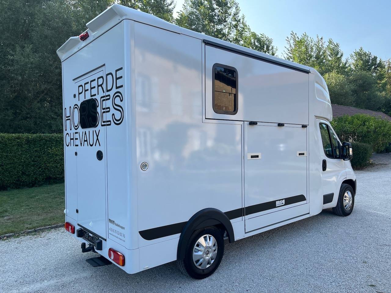 Furgoneta para caballos Peugeot PEUGEOT BOXER BLUEHDI 165 MSG STALLION LIGHT 2025 De segunda mano