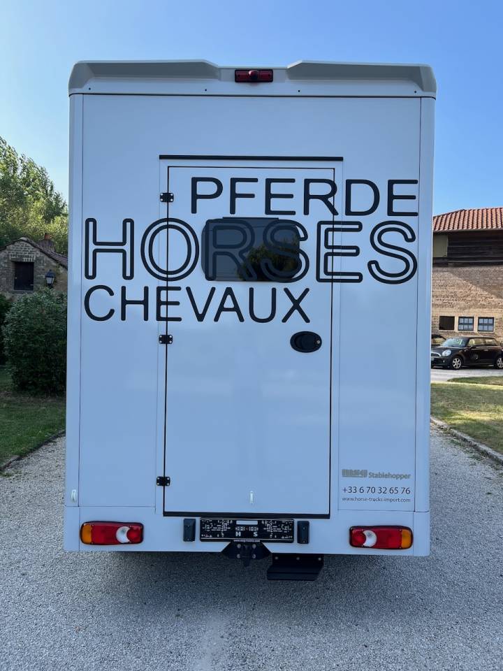 Furgoneta para caballos Peugeot PEUGEOT BOXER BLUEHDI 165 MSG STALLION LIGHT 2025 De segunda mano