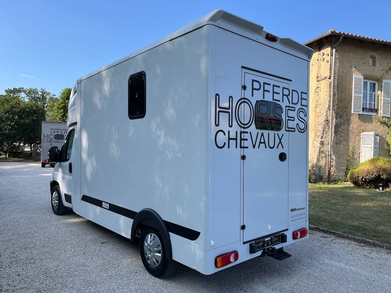 Furgoneta para caballos Peugeot PEUGEOT BOXER BLUEHDI 165 MSG STALLION LIGHT 2025 De segunda mano