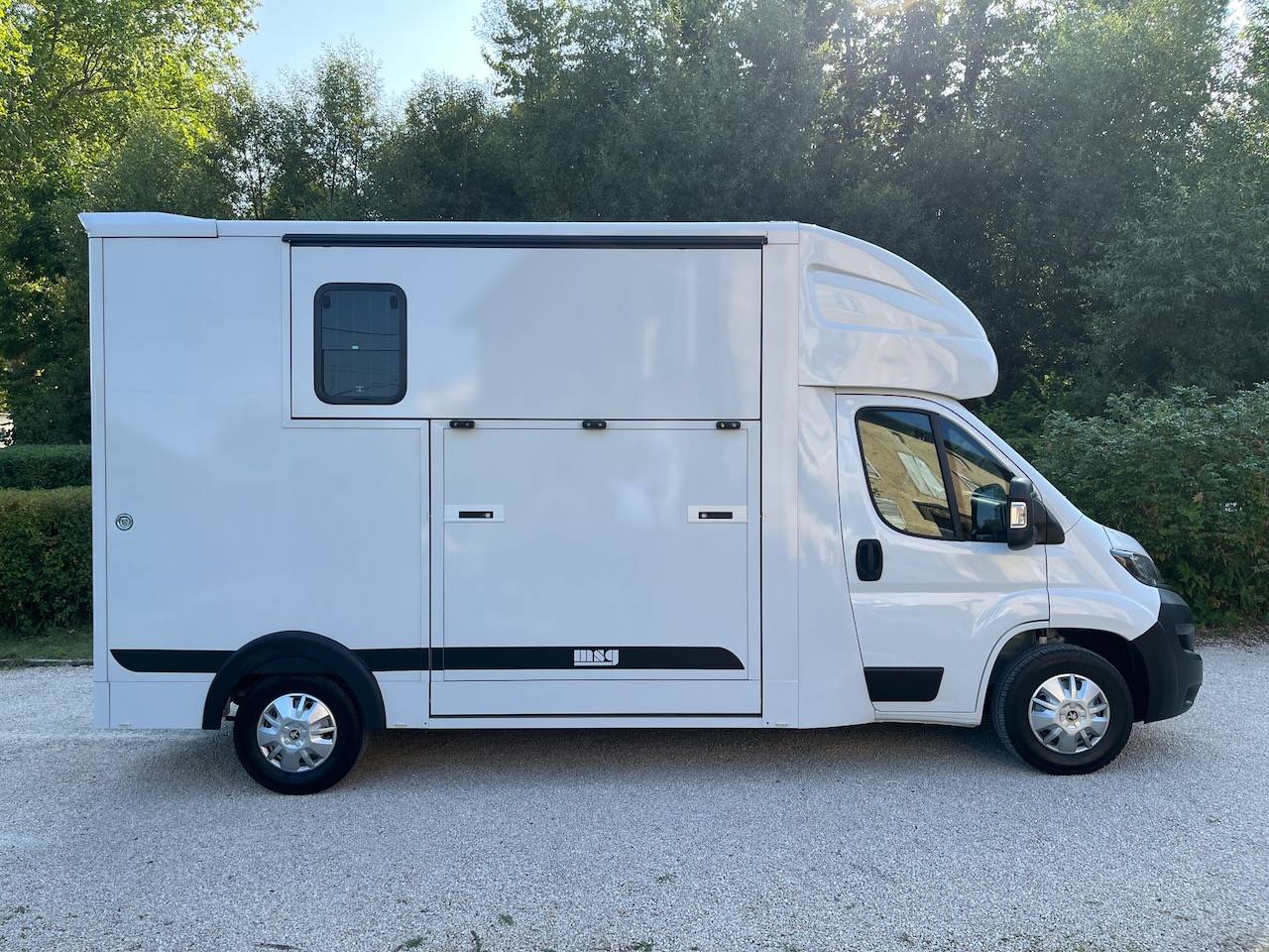 Furgoneta para caballos Peugeot PEUGEOT BOXER BLUEHDI 165 MSG STALLION LIGHT 2025 De segunda mano