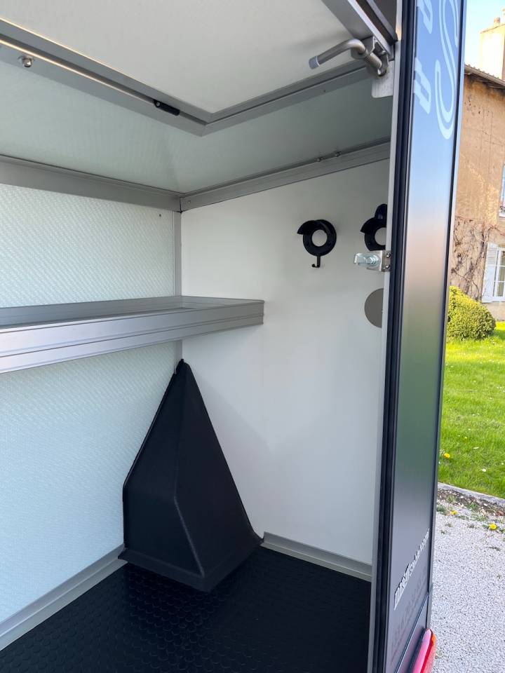 Furgoneta para caballos Nissan NISSAN INTERSTAR DCI 165 MSG SUPERLIGHT PLUS 2026 De segunda mano