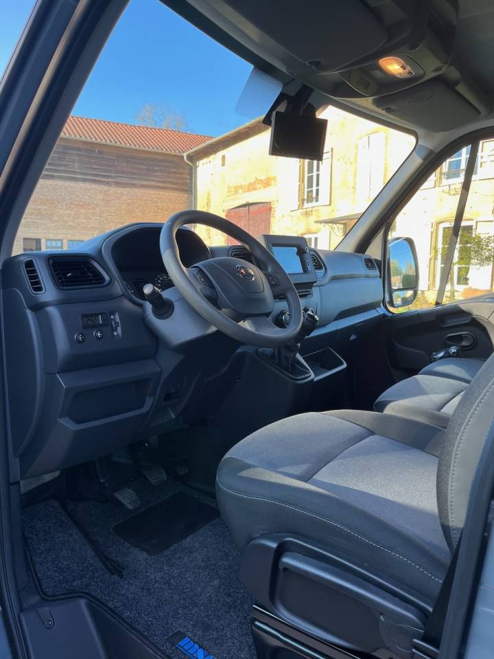 Furgoneta para caballos Nissan NISSAN INTERSTAR DCI 165 MSG SUPERLIGHT PLUS 2026 De segunda mano