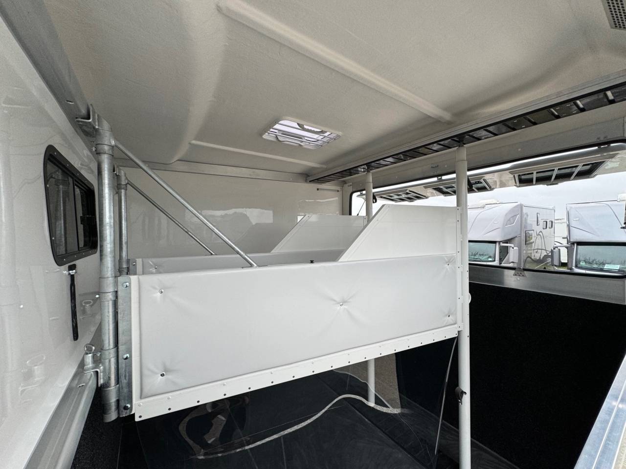 Remolque Caballos Anka REMORQUE ANKA 3 CHEVAUX & HOME CAR 2026 Nuevo