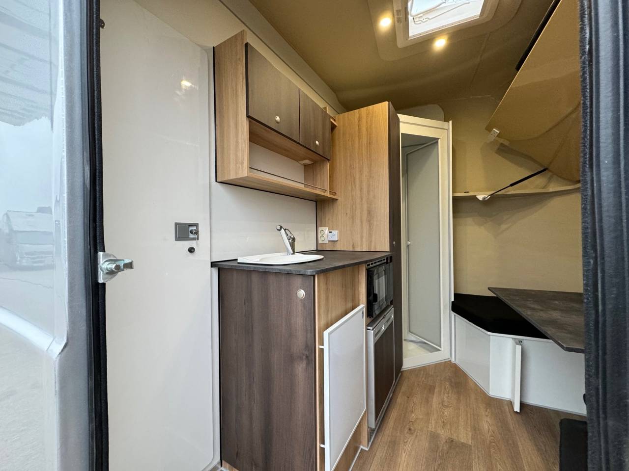 Remolque Caballos Anka REMORQUE ANKA 3 CHEVAUX & HOME CAR 2026 Nuevo