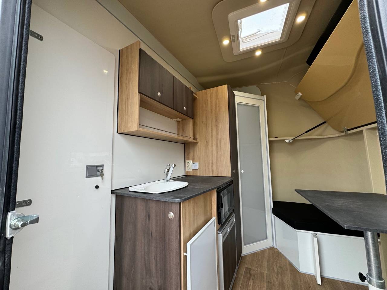 Remolque Caballos Anka REMORQUE ANKA 3 CHEVAUX & HOME CAR 2026 Nuevo