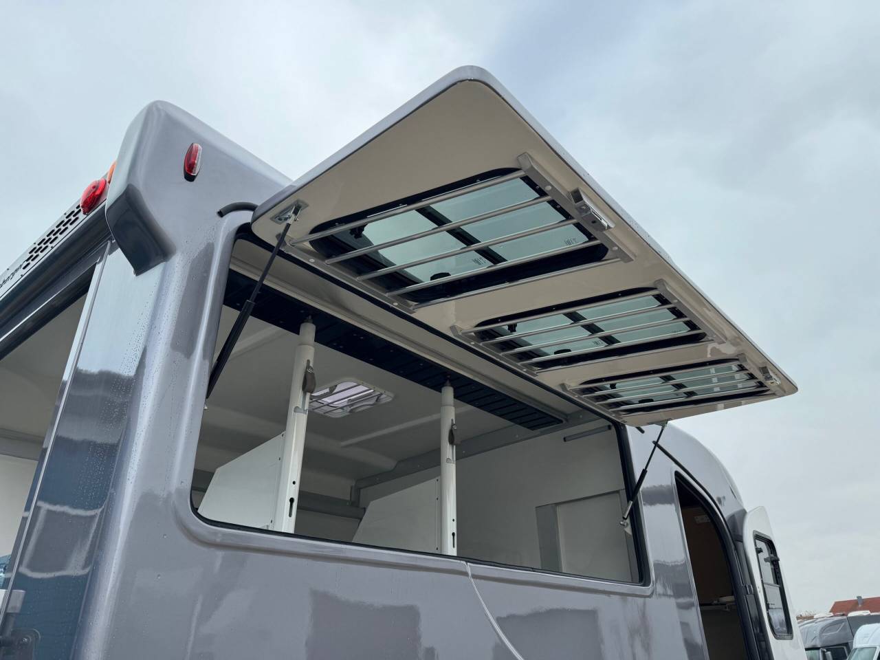 Remolque Caballos Anka REMORQUE ANKA 3 CHEVAUX & HOME CAR 2026 Nuevo