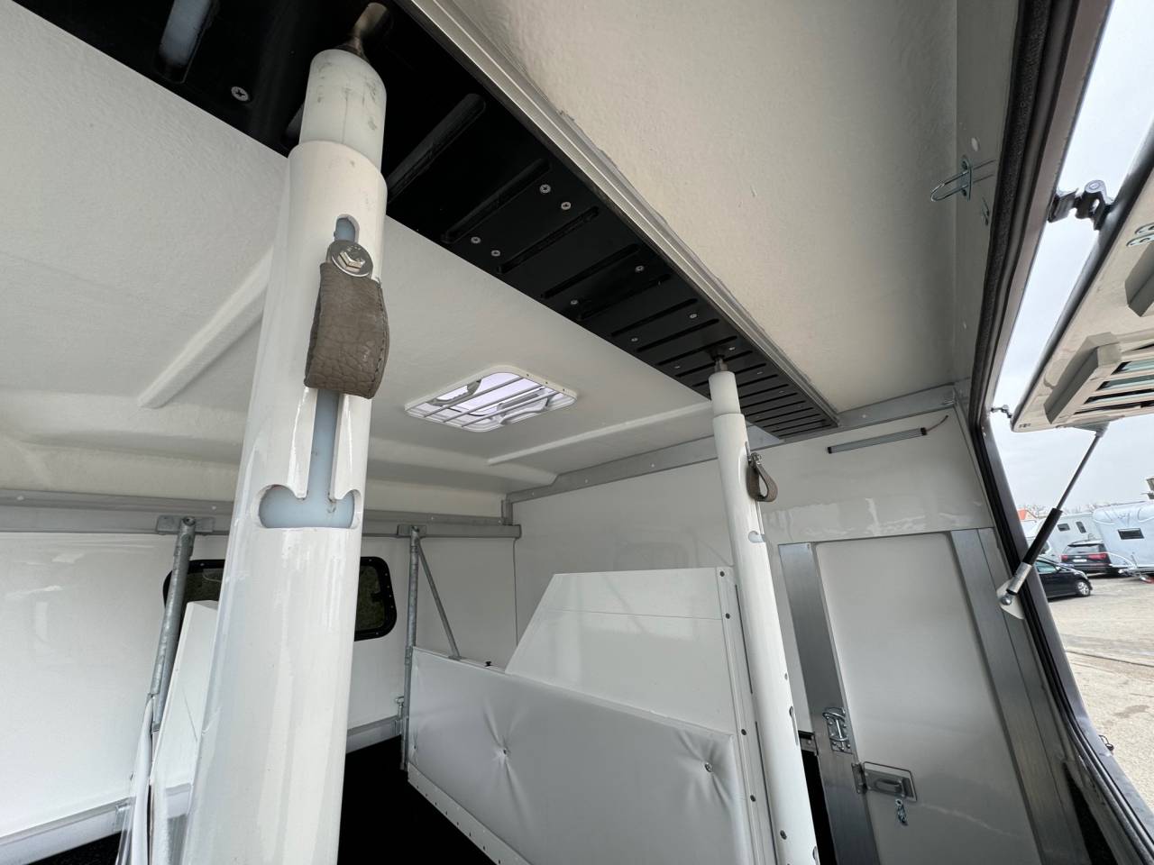 Remolque Caballos Anka REMORQUE ANKA 3 CHEVAUX & HOME CAR 2026 Nuevo
