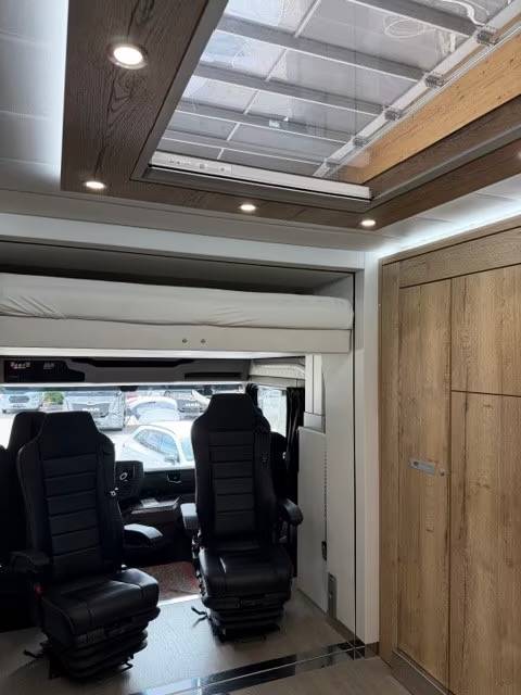 Cami&oacute;n para caballos HTI SCANIA S450 HTI PROFESSIONAL DOUBLE POP OUT & POP  2023 De segunda mano