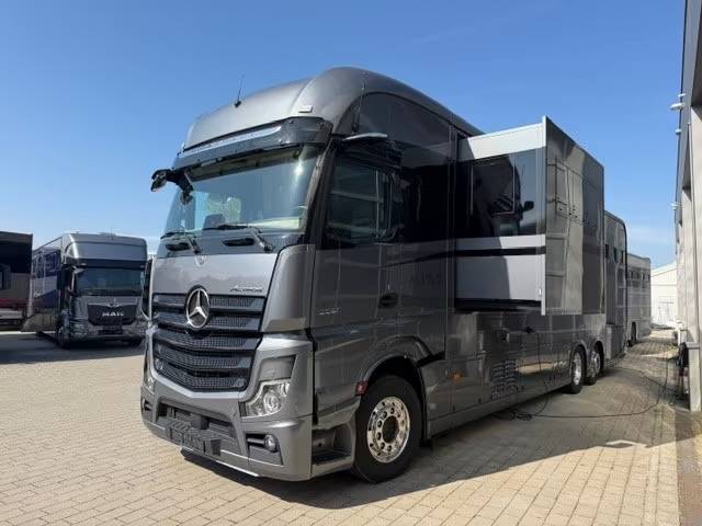 Cami&oacute;n para caballos Mercedes MERCEDES-BENZ ACTROS 2651 KRISMAR EXCLUSIV POP OUT 2021 De segunda mano