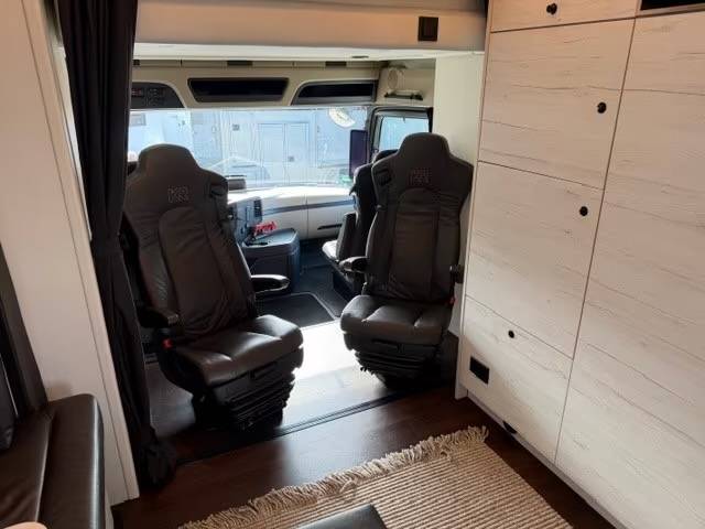 Cami&oacute;n para caballos Mercedes MERCEDES-BENZ ACTROS 2651 KRISMAR EXCLUSIV POP OUT 2021 De segunda mano