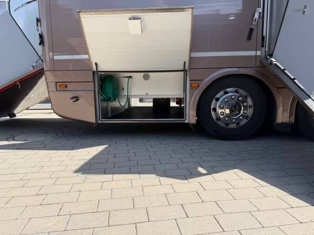 Cami&oacute;n para caballos Volvo VOLVO FH 500 ROELOFSEN RR6 POP OUT & PUSH UP 2016 De segunda mano