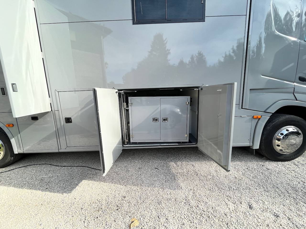 Cami&oacute;n para caballos HTI VOLVO FH 500 HTI PROFESSIONAL 6 2023 De segunda mano