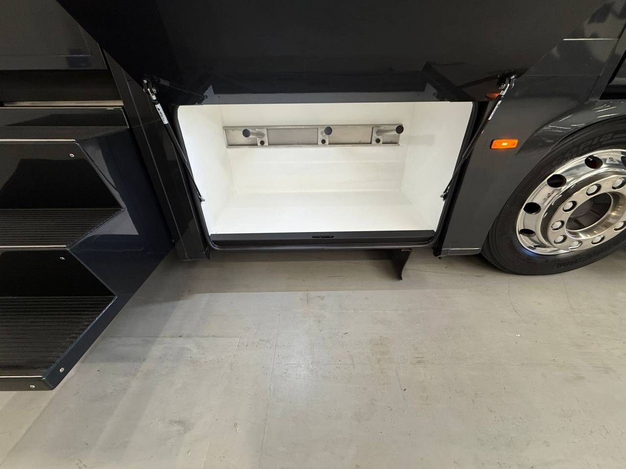 Cami&oacute;n para caballos Volvo VOLVO FH 500 NF 8 HORSES 2025 De segunda mano
