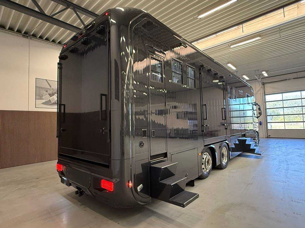 Cami&oacute;n para caballos Volvo VOLVO FH 500 NF 8 HORSES 2025 De segunda mano