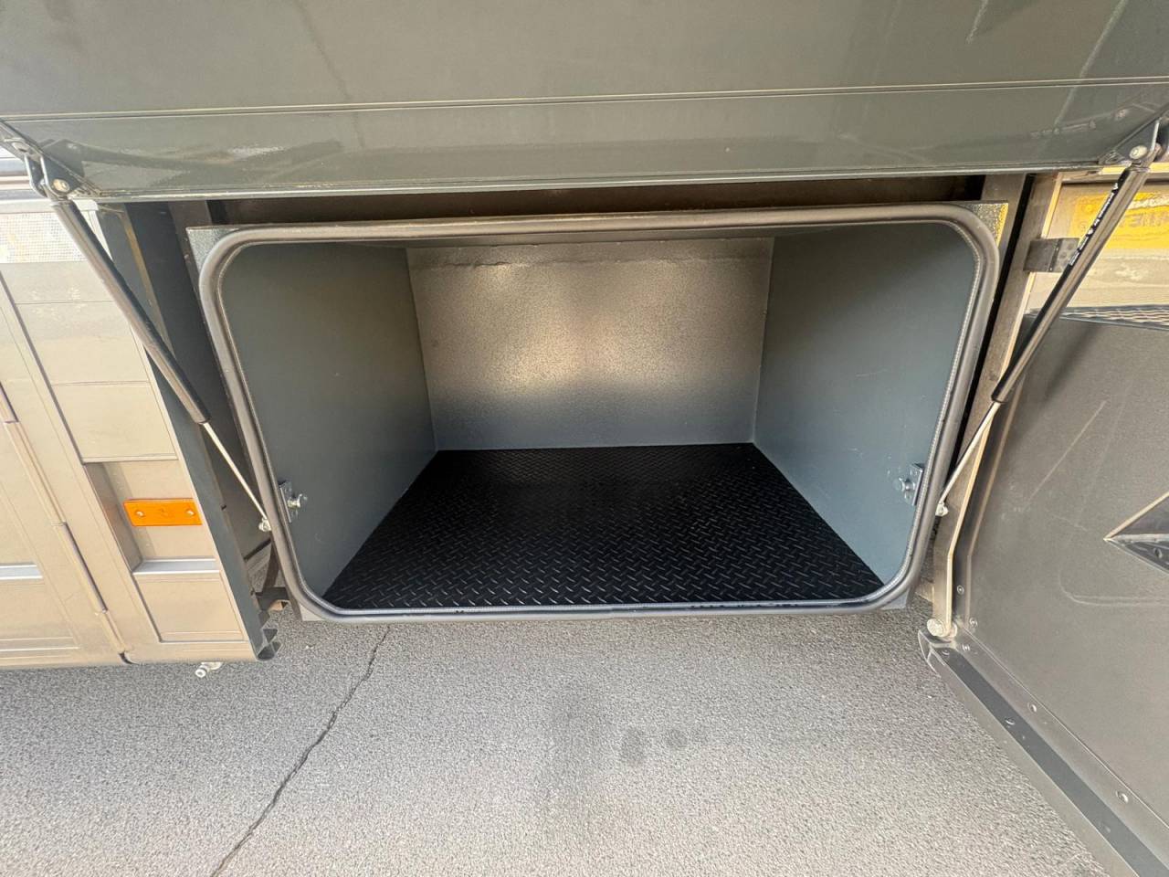 Cami&oacute;n para caballos Scania SCANIA S500 EHC POP OUT 2020 De segunda mano