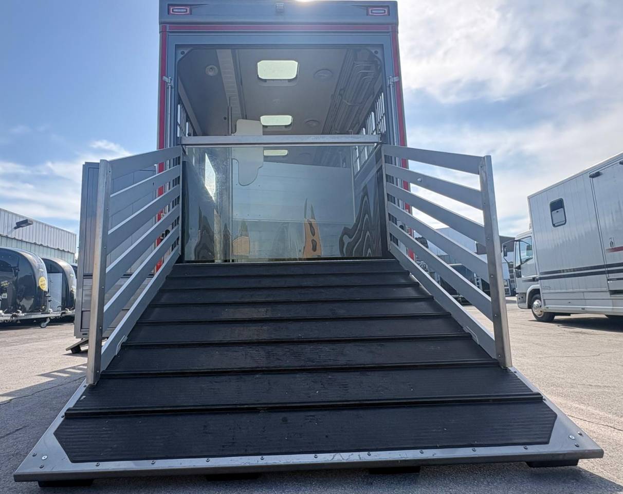 Cami&oacute;n para caballos Scania SCANIA S500 EHC POP OUT 2020 De segunda mano