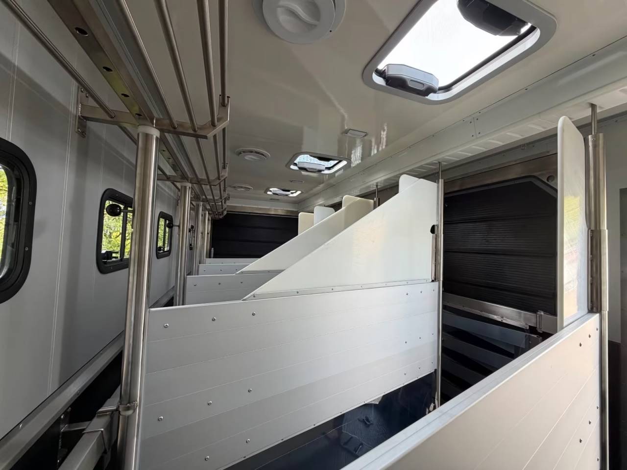 Cami&oacute;n para caballos Daf DAF LF 310 EHC 2026 Nuevo
