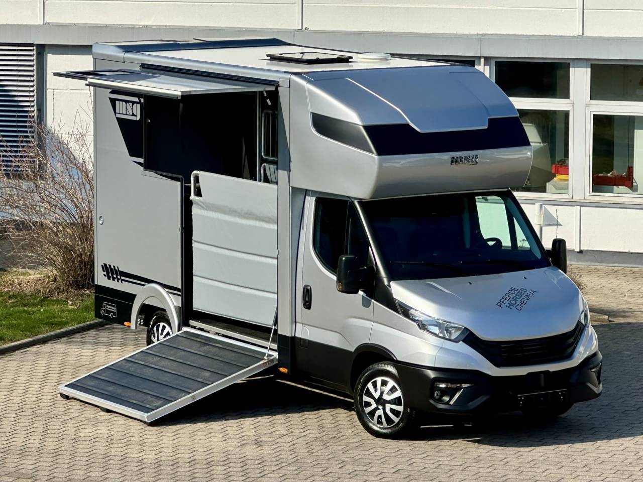 Furgoneta para caballos Iveco IVECO DAILY 35-210 HI-MATIC MSG STALLION LIGHT 2026 Nuevo