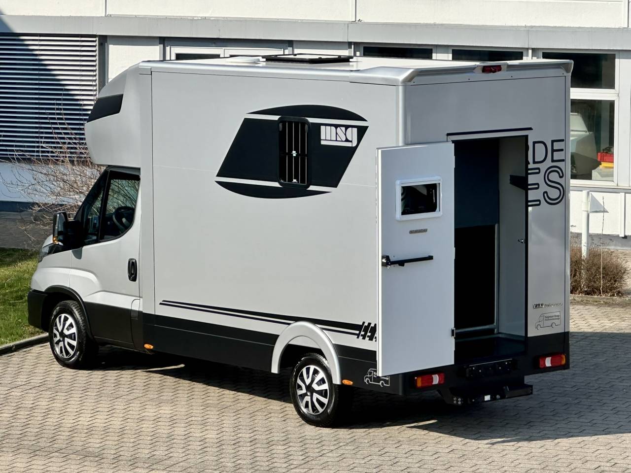 Furgoneta para caballos Iveco IVECO DAILY 35-210 HI-MATIC MSG STALLION LIGHT 2026 Nuevo