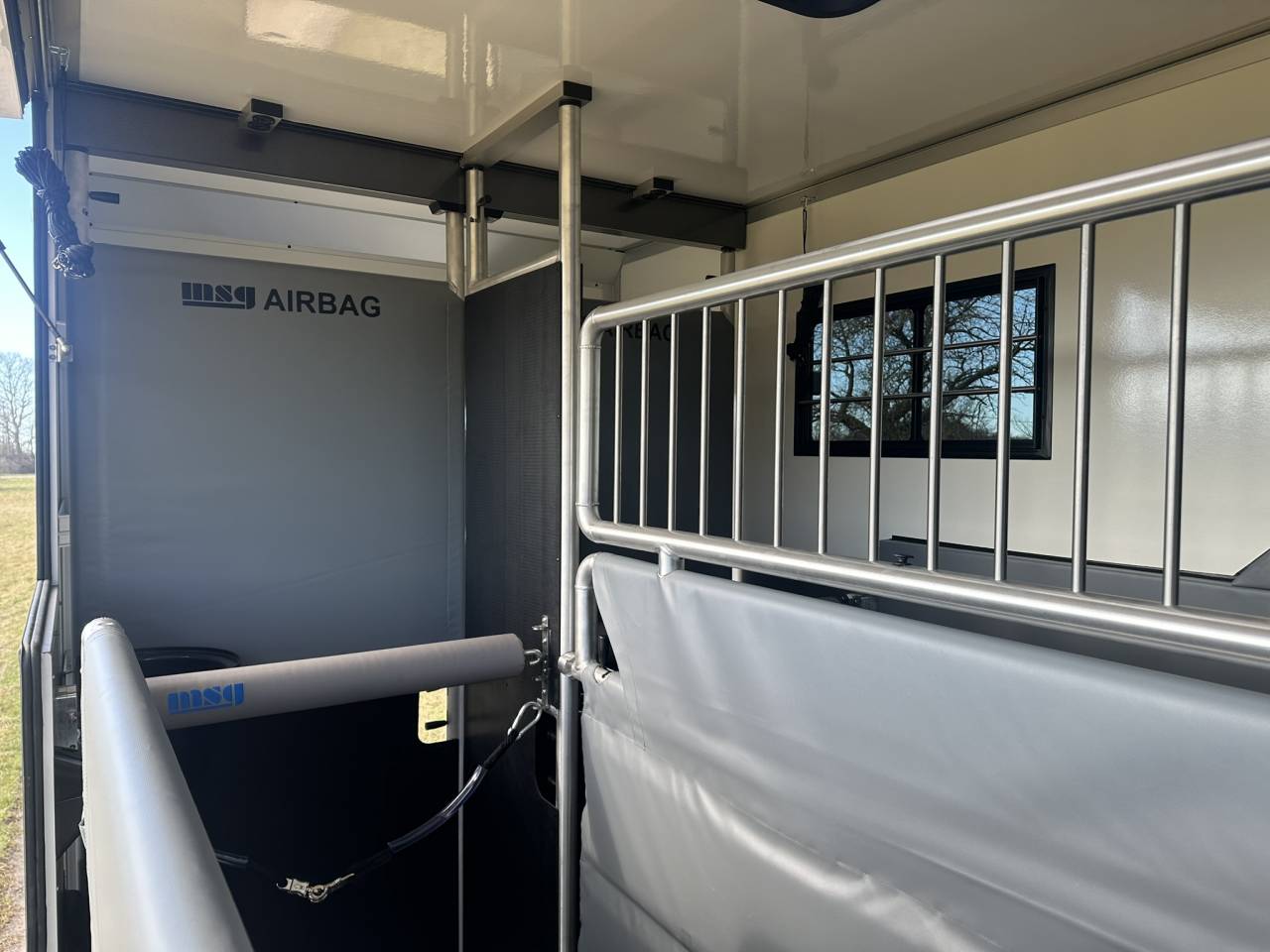 Furgoneta para caballos Iveco IVECO DAILY 35-210 HI-MATIC MSG STALLION LIGHT 2026 Nuevo