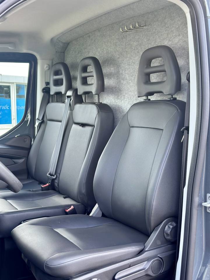 Furgoneta para caballos Iveco IVECO DAILY 35-210 HI-MATIC MSG STALLION LIGHT 2026 Nuevo