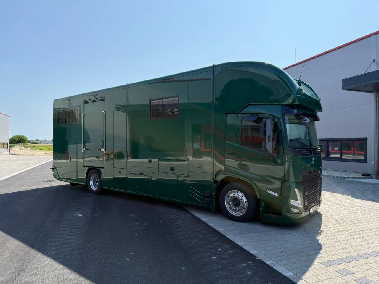 Cami&oacute;n para caballos HTI VOLVO FM 500 HTI PROFESSIONAL 5 2026 Nuevo