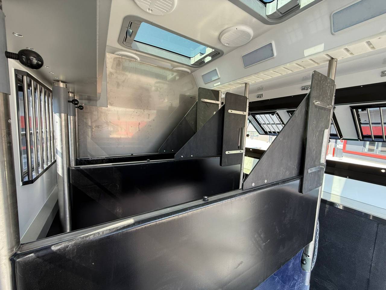 Cami&oacute;n para caballos HTI VOLVO FM 500 HTI PROFESSIONAL 5 2026 Nuevo