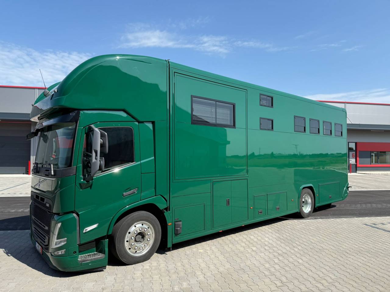 Cami&oacute;n para caballos HTI VOLVO FM 500 HTI PROFESSIONAL 5 2026 Nuevo