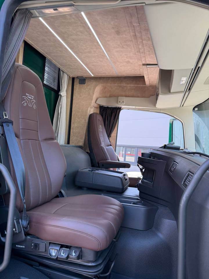 Cami&oacute;n para caballos HTI VOLVO FM 500 HTI PROFESSIONAL 5 2026 Nuevo
