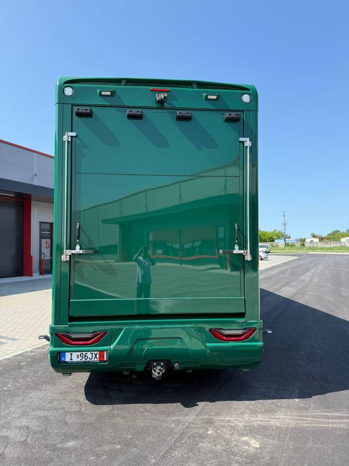 Cami&oacute;n para caballos HTI VOLVO FM 500 HTI PROFESSIONAL 5 2026 Nuevo